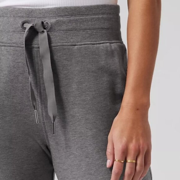 Athleta Woman’s Balance Jogger Pants Size P Large Gray Pull On High Rise Travel - Picture 2 of 7
